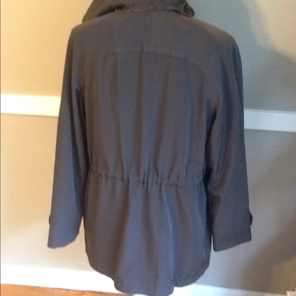 Brown and tan rain coat - Picture 7 of 9